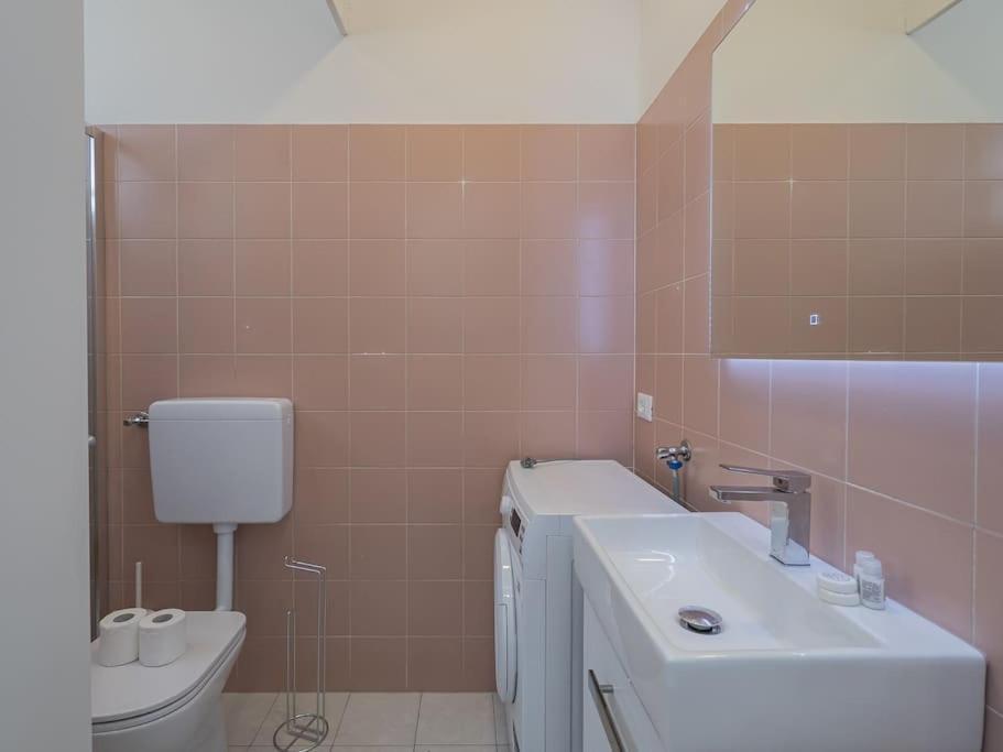 Youhosty - Accademia 53 Quinto Apartment Milan Luaran gambar