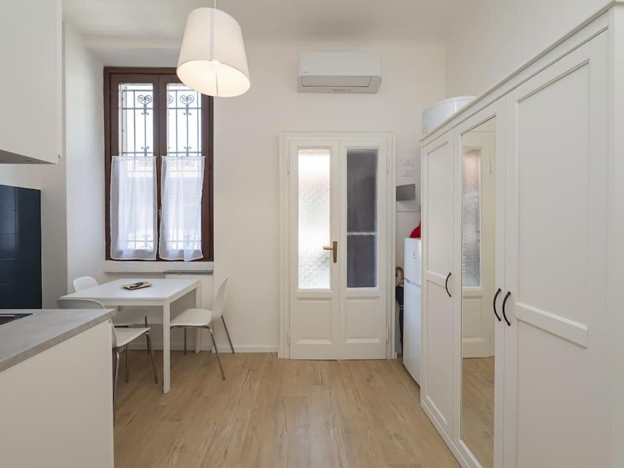 Youhosty - Accademia 53 Quinto Apartment Milan Luaran gambar